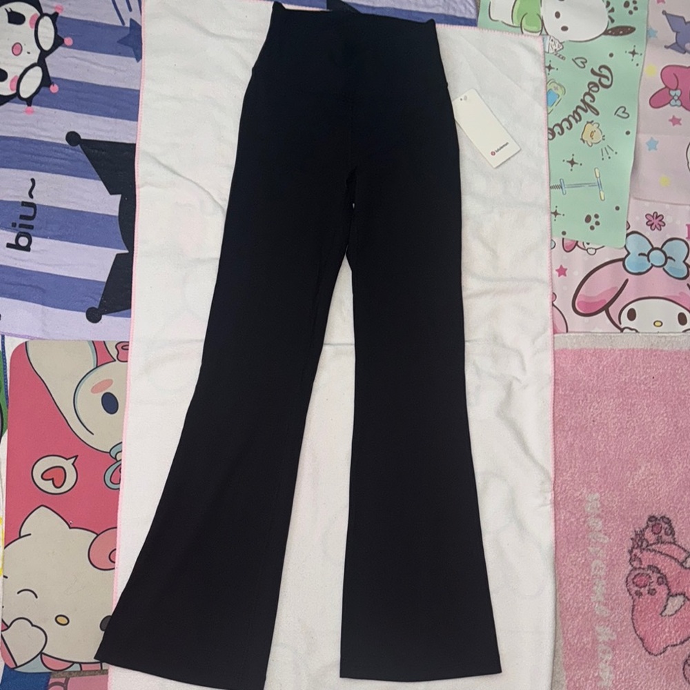 Lululemon Groove Nulu Super-High-Rise Flared Pant (Regular) *NWT 6/Black - Picture 6 of 8
